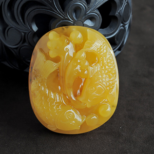 金绞蜜鸡油黄鲤鱼戏莲挂件