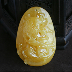 鱼跃龙门鸡油黄蜜蜡挂件