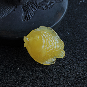 小鱼蜜蜡吊坠