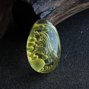 金珀蝴蝶挂件