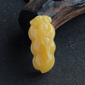 鸡油黄如意福豆挂件