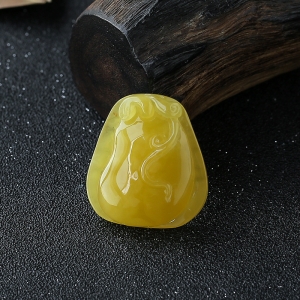 鸡油黄蜜蜡福瓜吊坠