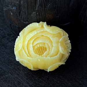 大蜜蜡花吊坠