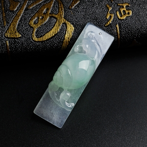 翡翠冰糯种飘绿蜗牛吊坠
