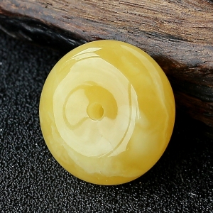 蜜蜡平安扣吊坠