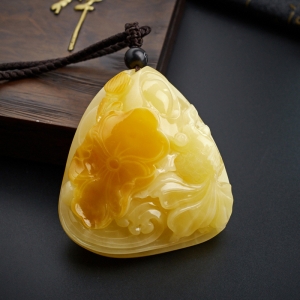 波罗的海带皮满蜜金鱼吊坠