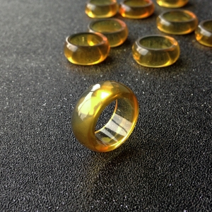 金棕珀指环