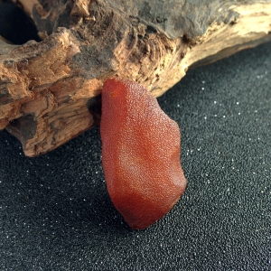 琥珀原石吊坠