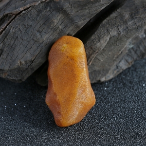 琥珀原石吊坠