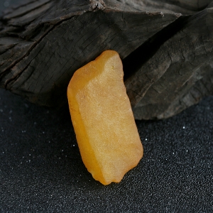 琥珀原石吊坠