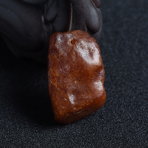 琥珀原石吊坠