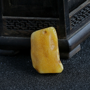 琥珀原石吊坠
