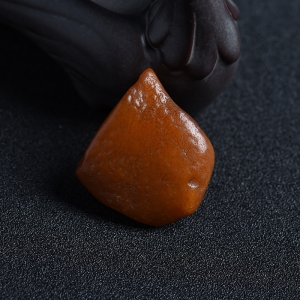 琥珀原石吊坠
