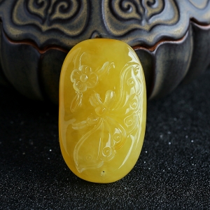 蜜蜡蝶恋花吊坠