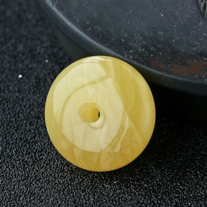 蜜蜡平安扣吊坠