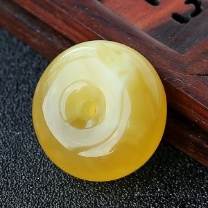 蜜蜡平安扣吊坠