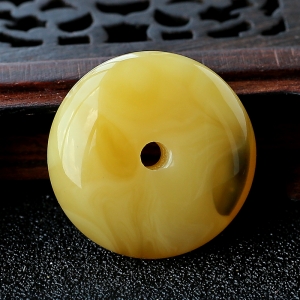 蜜蜡平安扣吊坠
