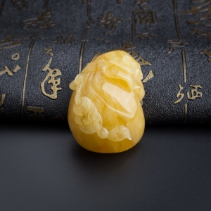 鸡油黄蜜蜡钱袋吊坠