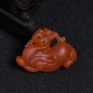南红仿古瑞兽吊坠