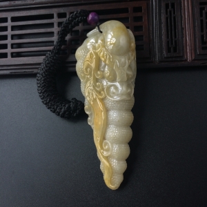 糯种黄翡翡翠龙吊坠