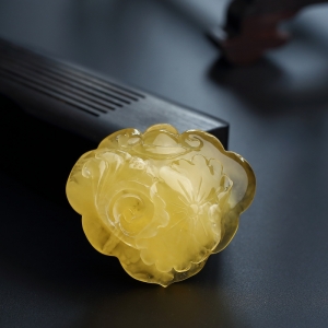 金包蜜蜜蜡一品清廉吊坠
