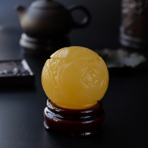 鸡油黄蜜蜡年年有余摆件