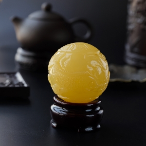 鸡油黄蜜蜡年年有余摆件