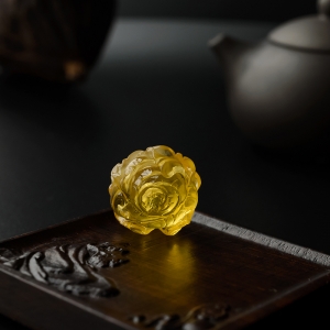 金包蜜鸡油黄蜜蜡牡丹吊坠