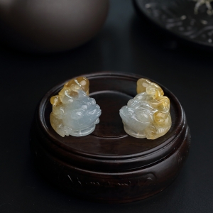 糯种淡绿飘黄翡翡翠三足金蟾吊坠