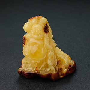 带皮鸡油黄蜜蜡佛摆件