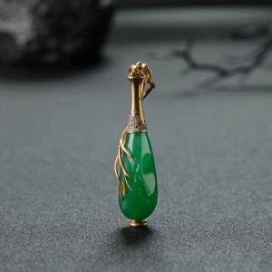 18K镶冰种翠色翡翠花瓶吊坠
