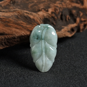 豆种飘花翡翠金枝玉叶吊坠
