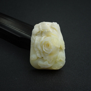 白蜜蝶恋花吊坠