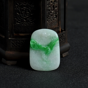 糯种飘翠翡翠大鹏展翅吊坠
