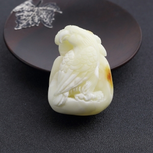 带皮白蜜雄鹰吊坠