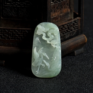 糯冰种浅绿翡翠松鹤延年吊坠