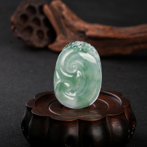 糯冰种飘花翡翠如意吊坠