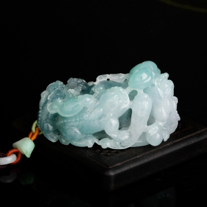 糯冰种蓝绿色翡翠貔貅手把件