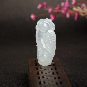 糯冰种翡翠英明神武吊坠