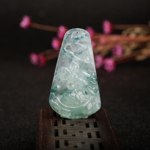 糯冰种飘花翡翠龙龟吊坠