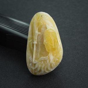 带皮白花蜜蜡关公吊坠