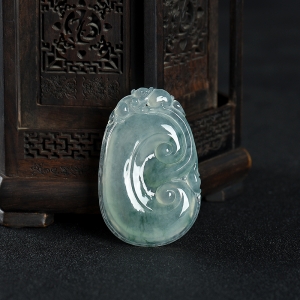 糯冰种飘花翡翠如意封侯吊坠