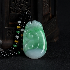 糯种飘翠翡翠如意吊坠