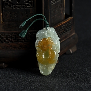糯种俏色翡翠生意兴隆吊坠