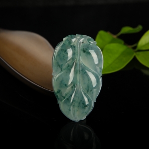 糯冰种飘花翡翠金枝玉叶吊坠