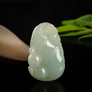 油青种灰绿翡翠福寿如意吊坠