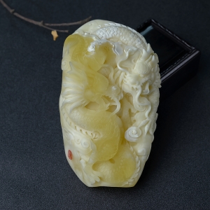 象牙白白蜜龙摆件