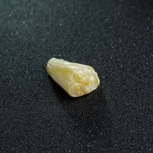 白花蜜蜡连生贵子吊坠