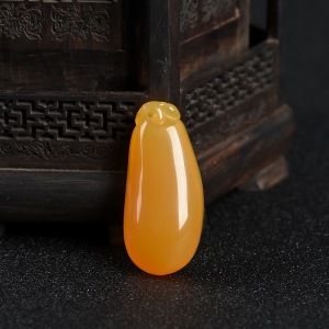 山料鸡油黄黄龙玉福瓜吊坠