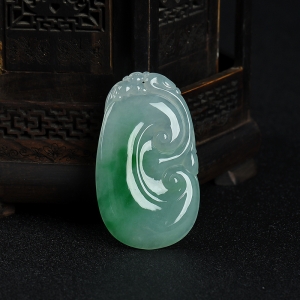 糯种飘翠翡翠如意吊坠